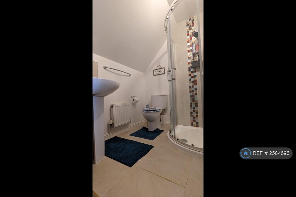 Master Br En-Suite