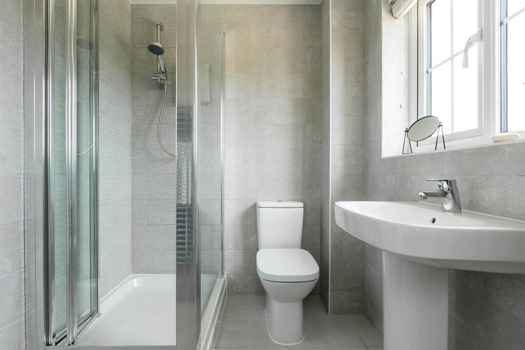 En-suite bathroom with double shower