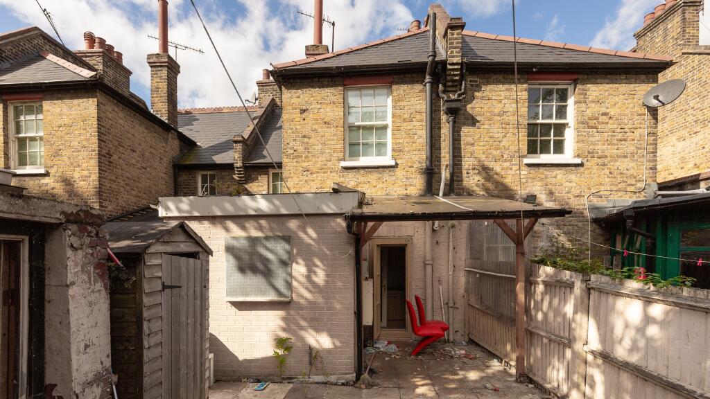 15 Peabody Estate, Lordship Lane, Tottenham, London, N17 7QJ