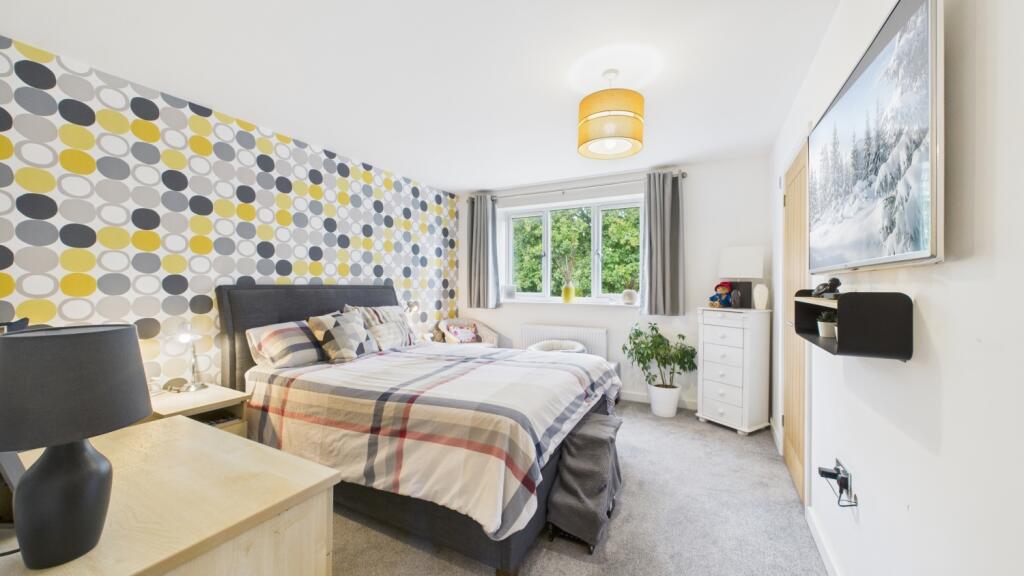 ewemove-goodwoodclose-mastersuite