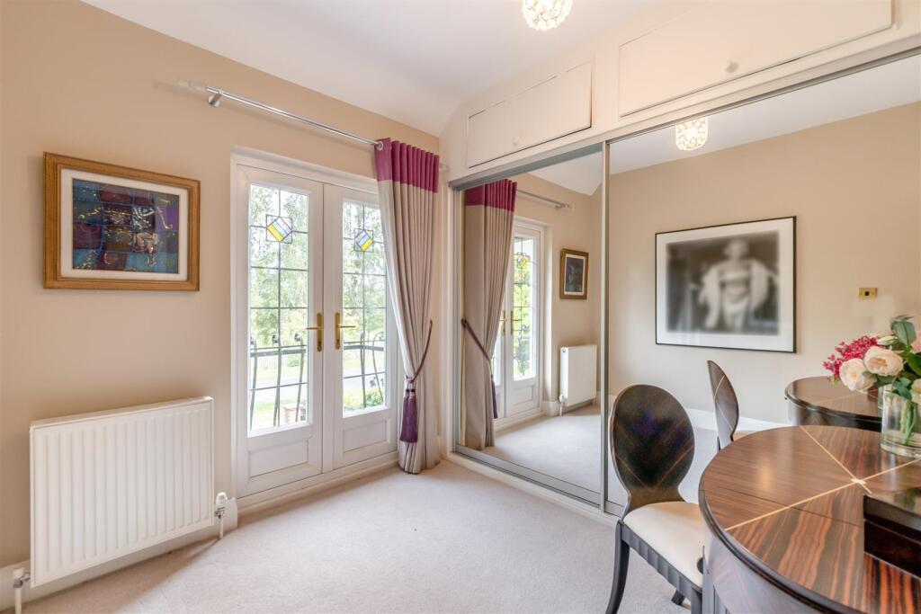 8663276-interior34.jpg