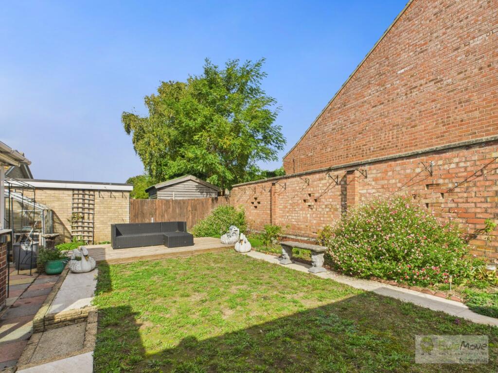 Covey Way EweMove Mildenhall Garden 1