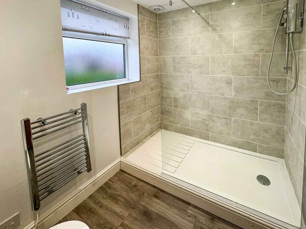 SHOWER ROOM
