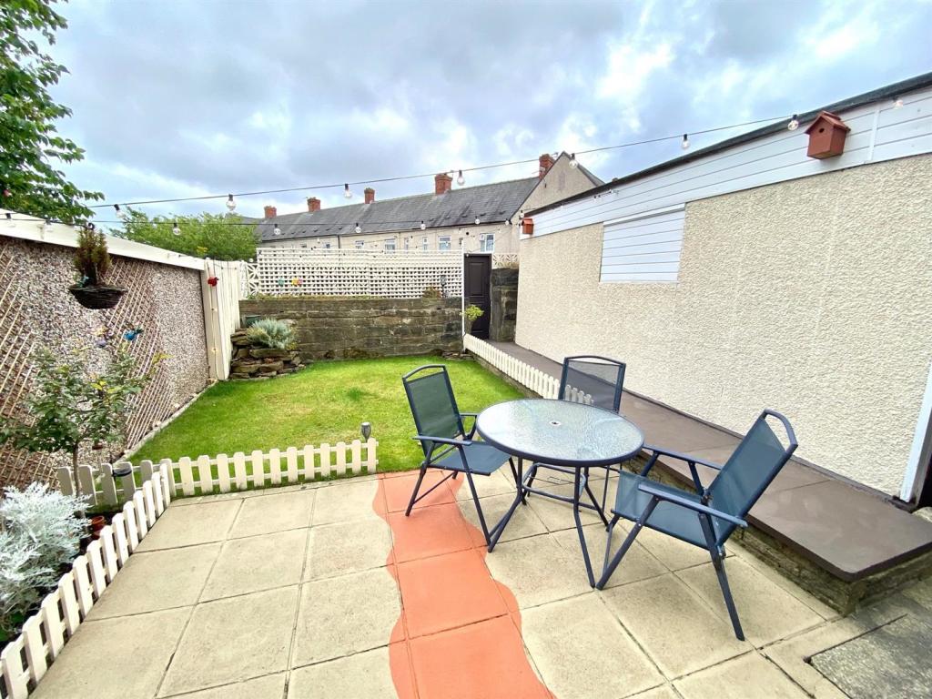 rear garden (2).jpg