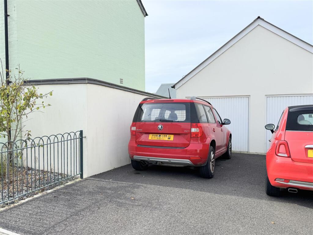 Garage/Parking