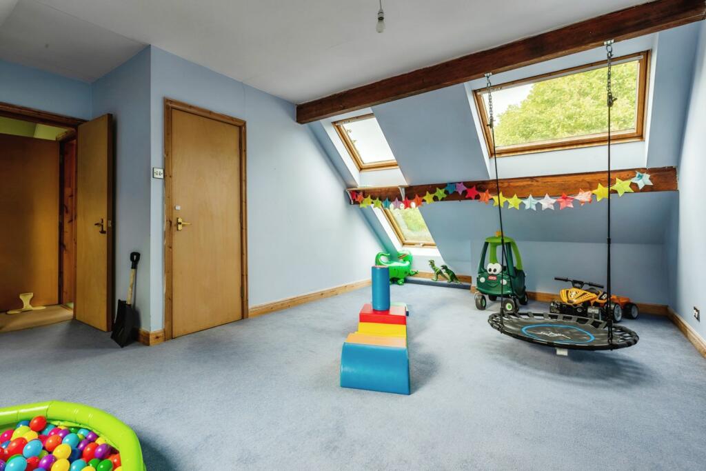 Bedroom 5/Games Room