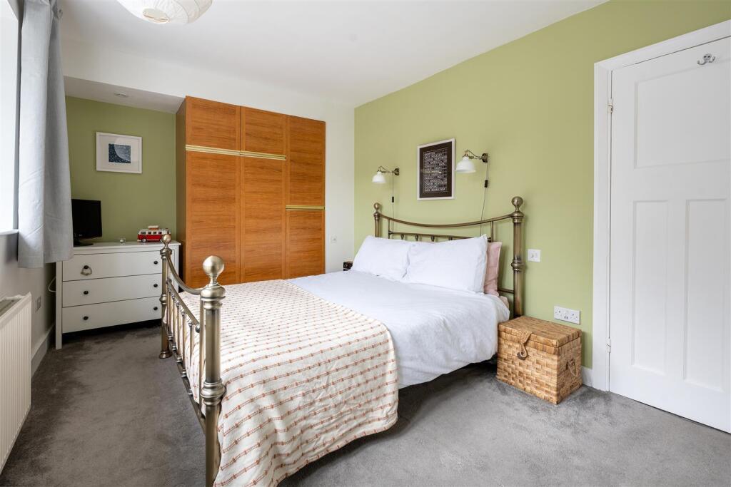 Hawkdene, E4