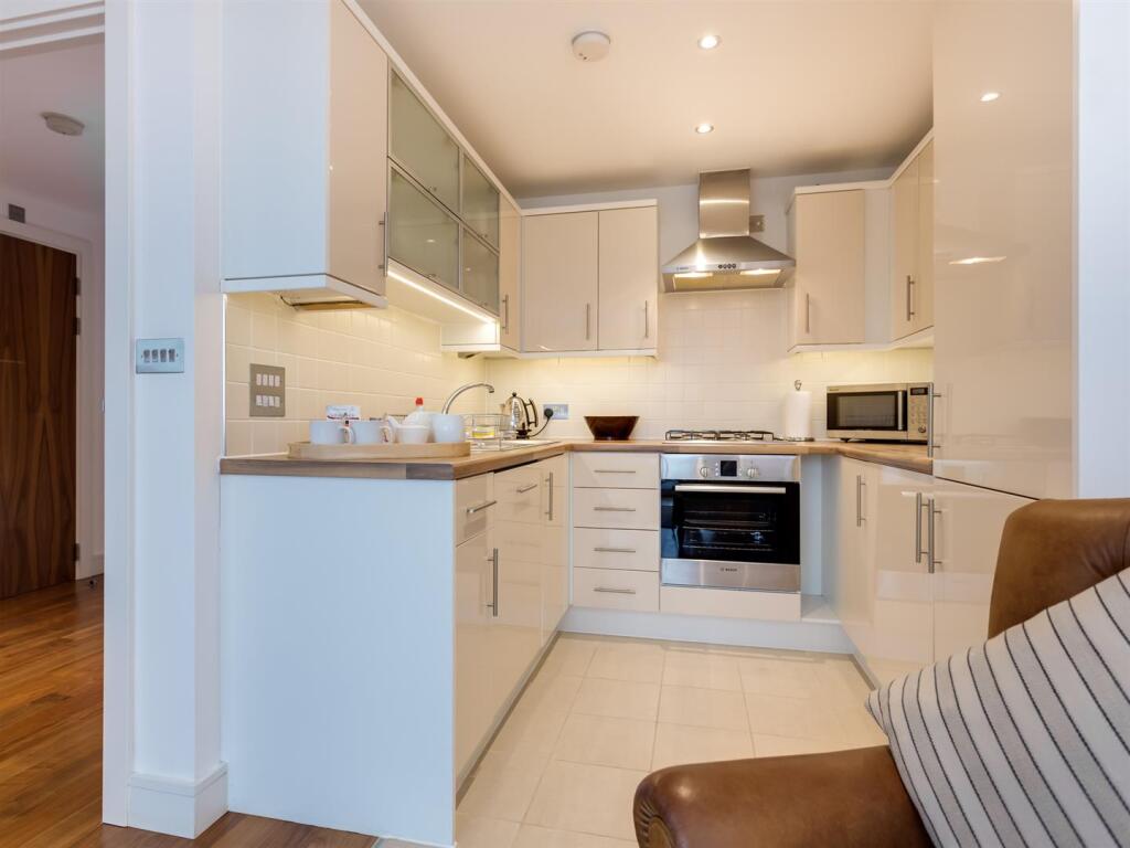 Living area and kitchen-6_2048_X_1536.jpg