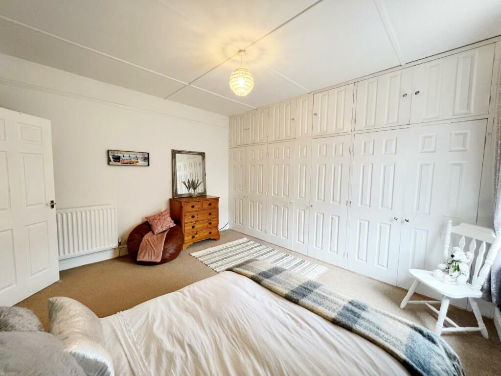 Bedroom 2 pic 3.jpg