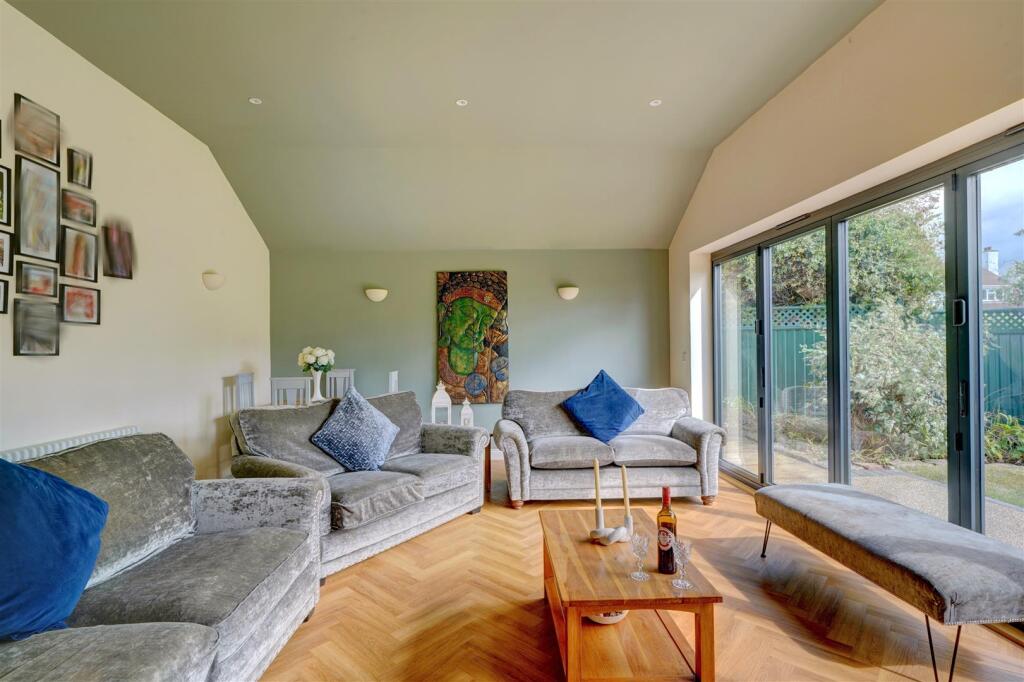 Glebe Lodge (25).jpg