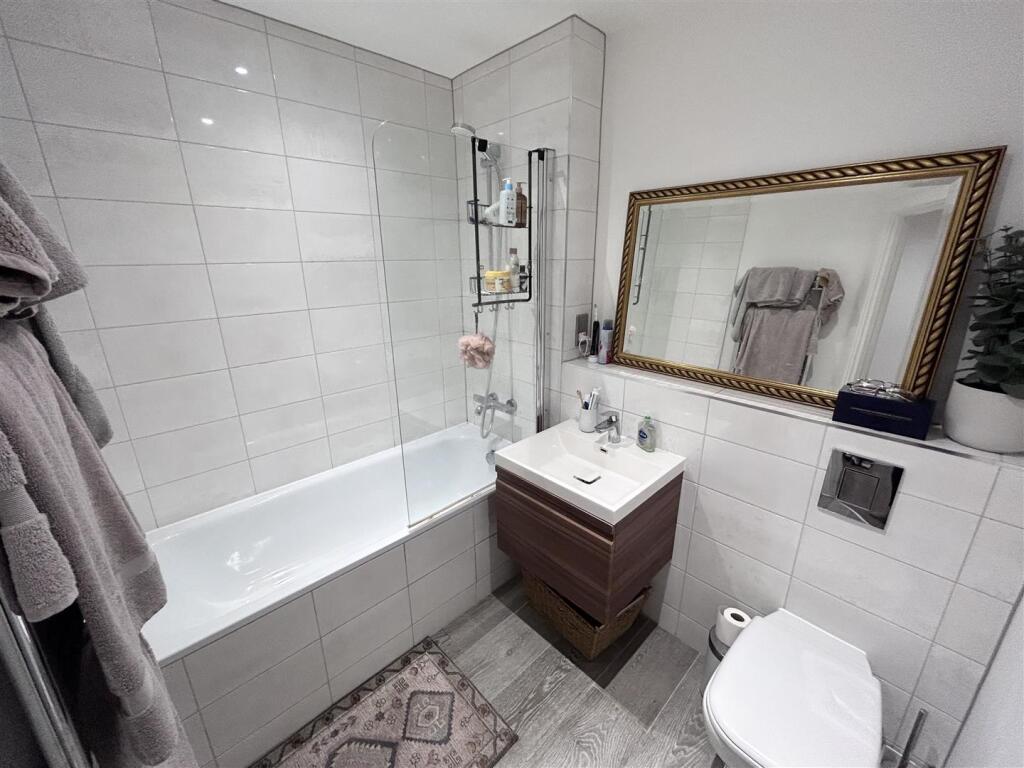Main Bathroom