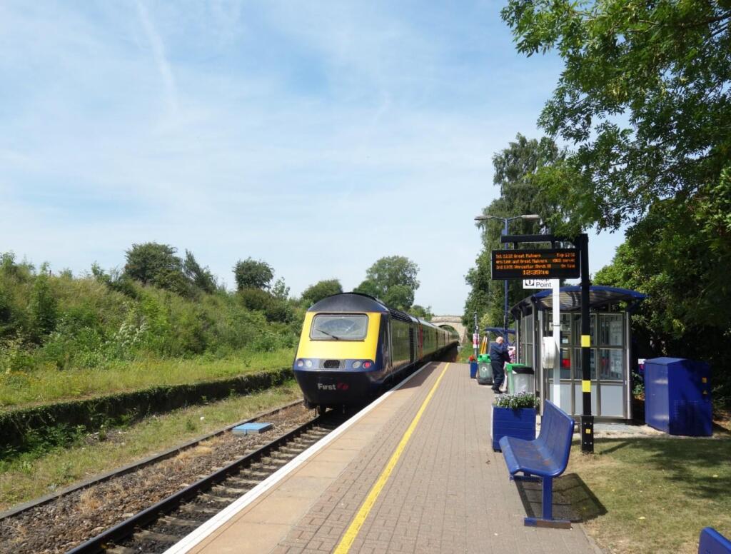 HANBOROUGH STATION.jpg