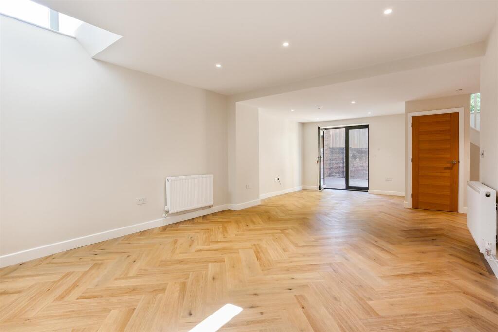 1469541018 - Campbell House, High Steet, KT1718.jp