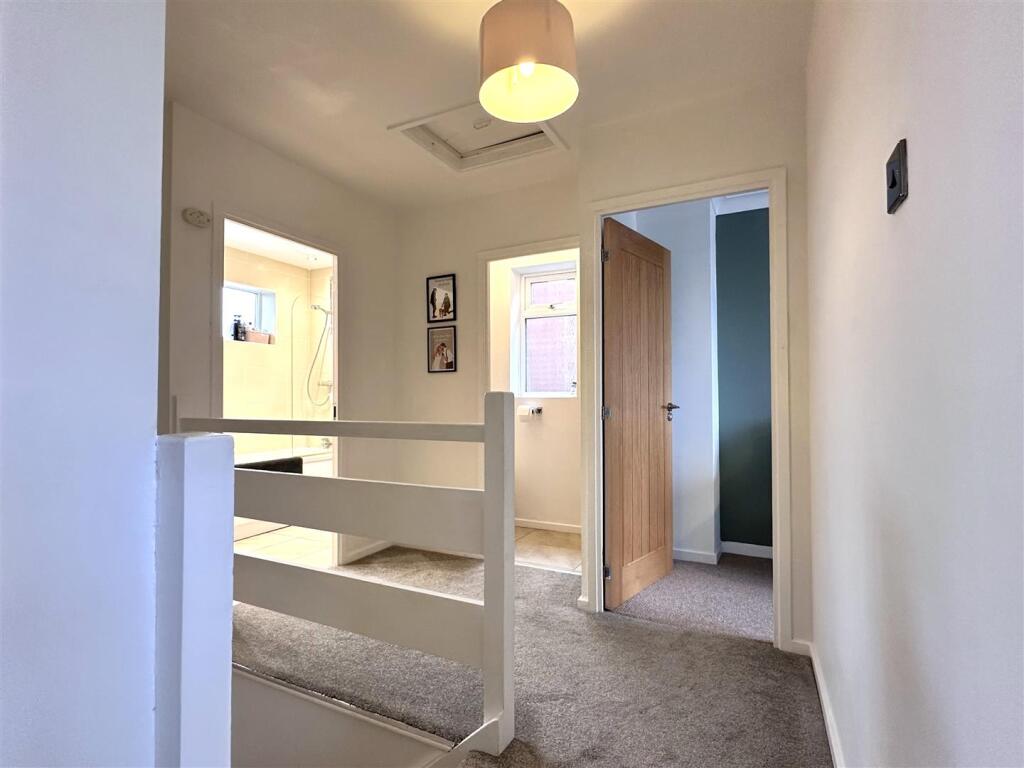First Floor Landing 983