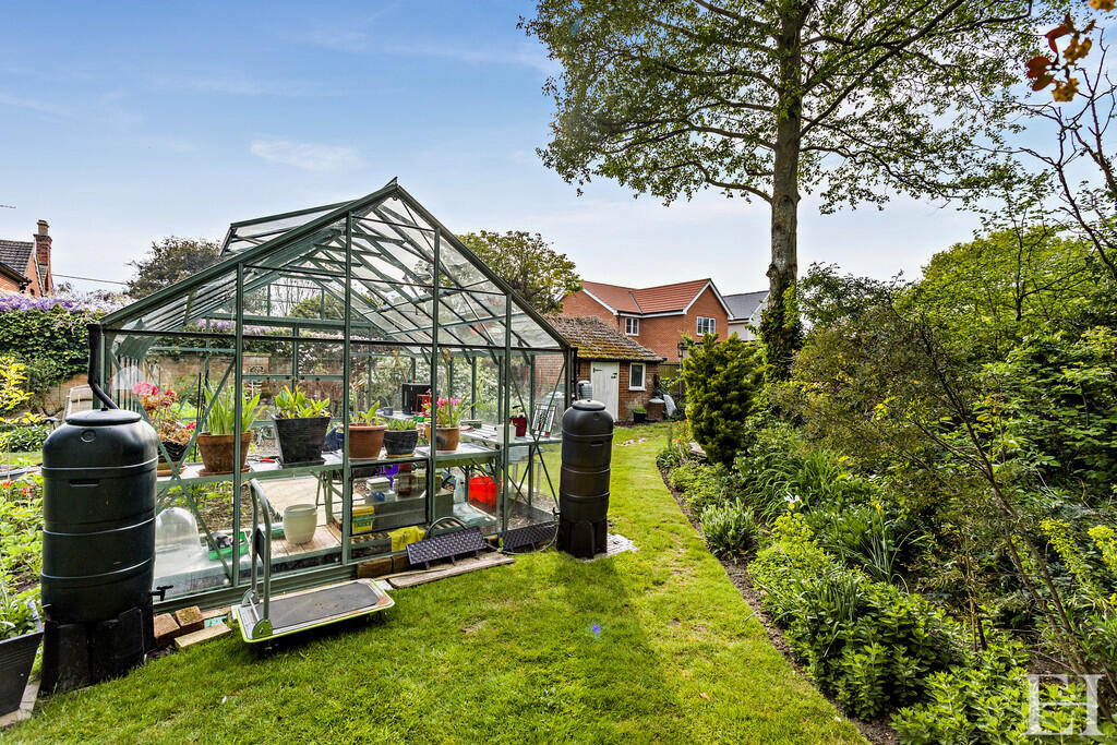 8646670-exteriorW...