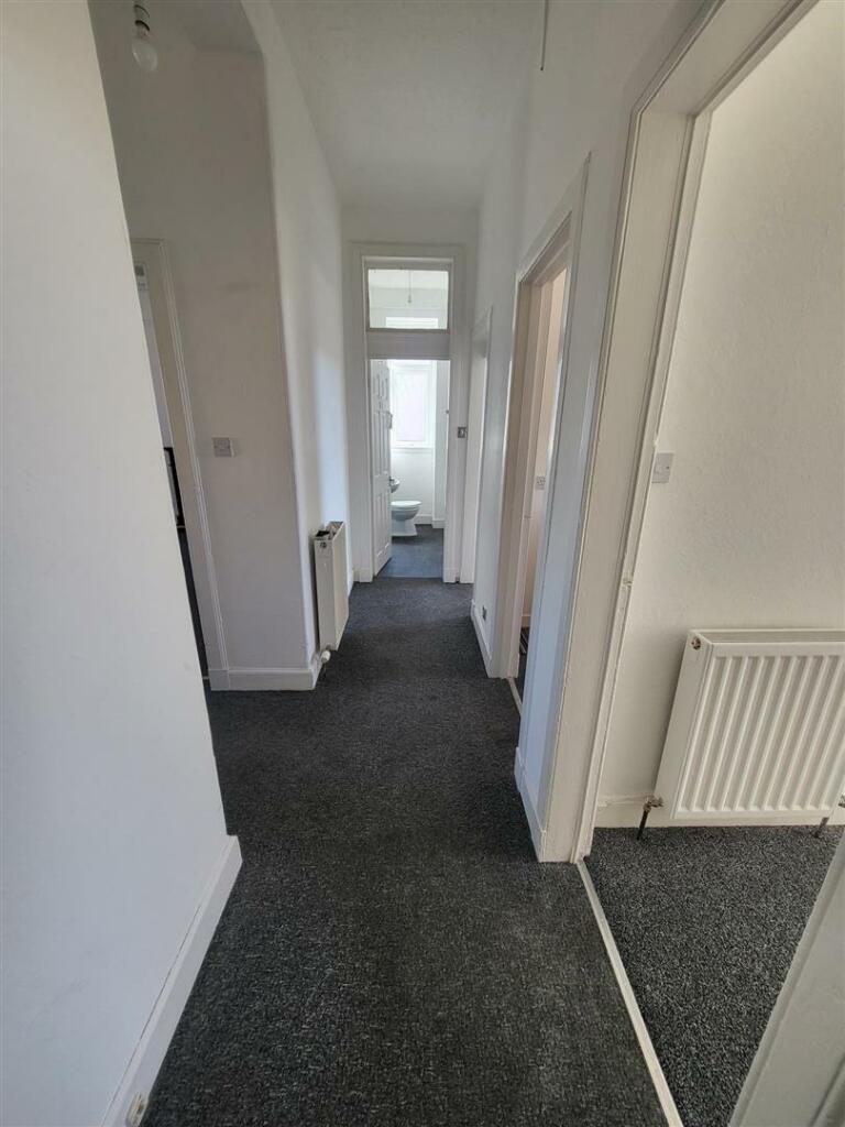 7 Gladstone Road Hallway2.jpg