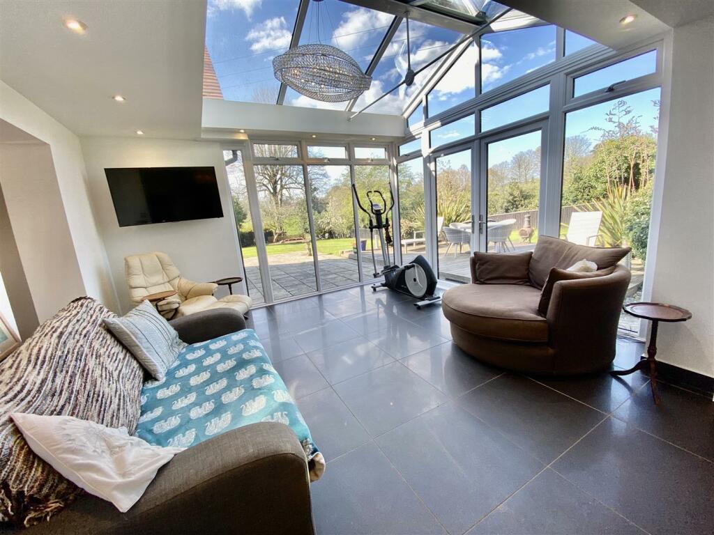 GARDEN ROOM
