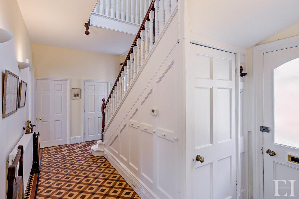 8647635-interiorW...