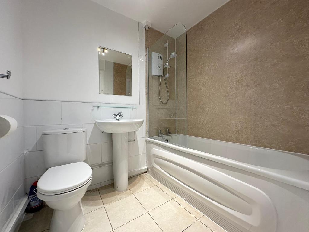 Family bathroom