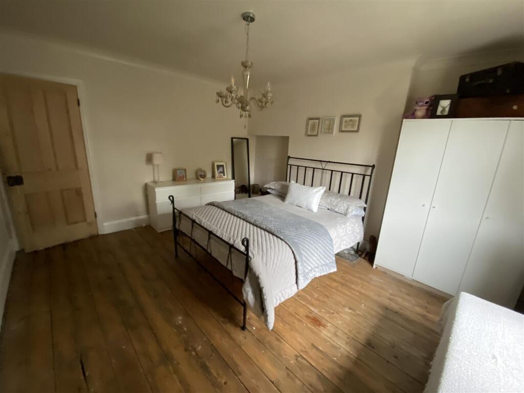 Bedroom no.2 front double: