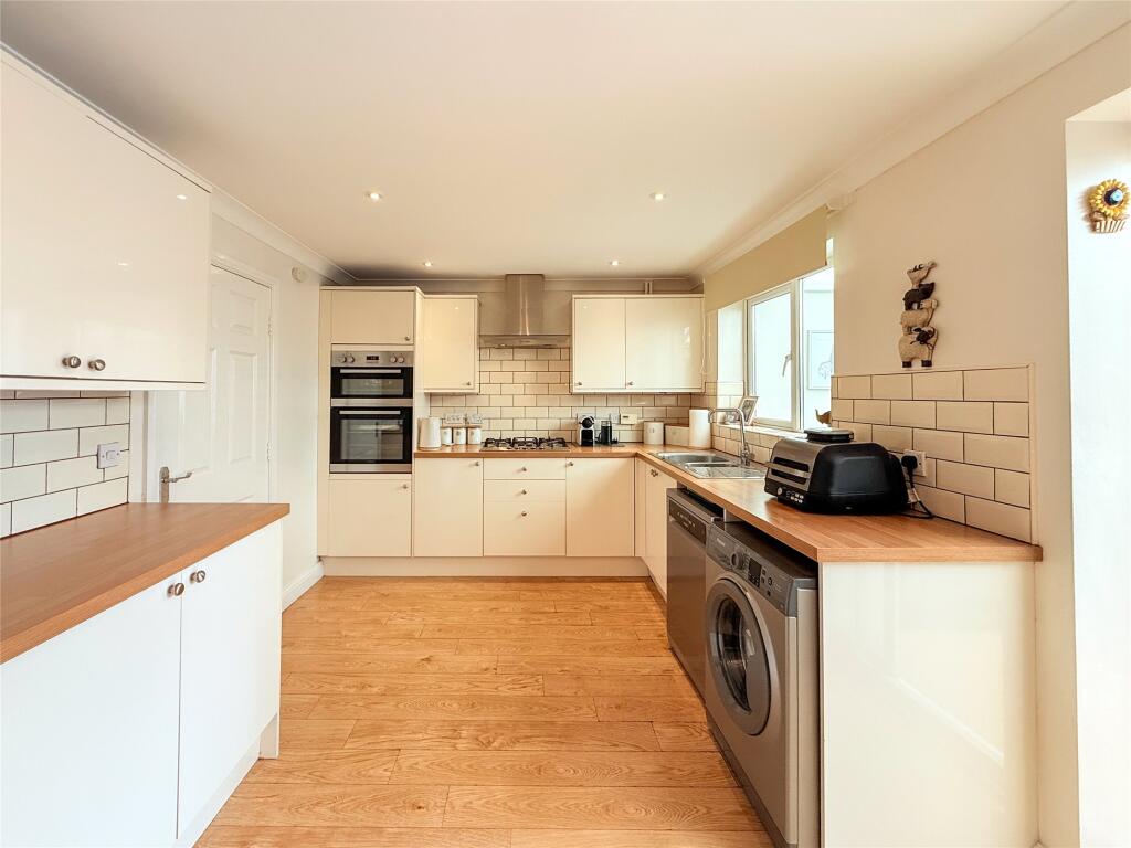 Breakfasting Kitchen