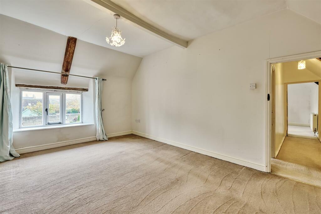 32 High Street Islip-19.jpg