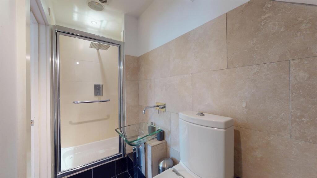 The Woodlands, Flat 7 Bedroom One En Suite Shower 