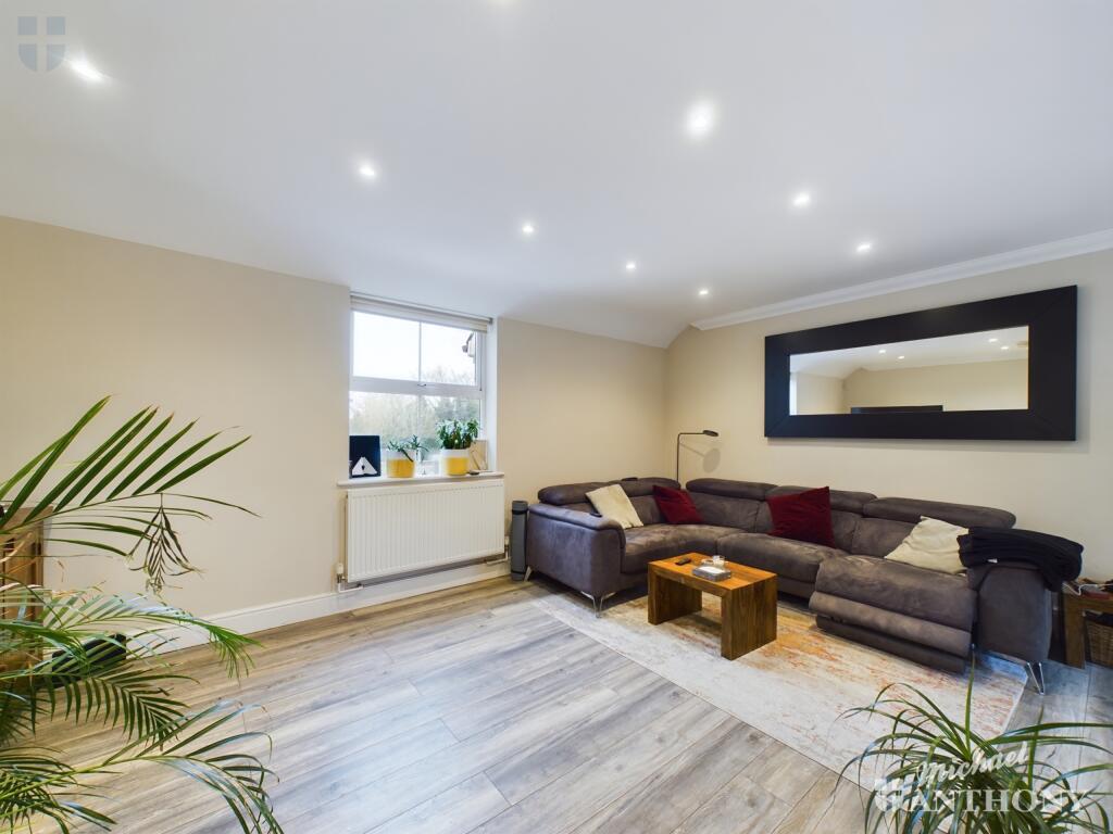 CAM03218G0-PR0488-STILL006