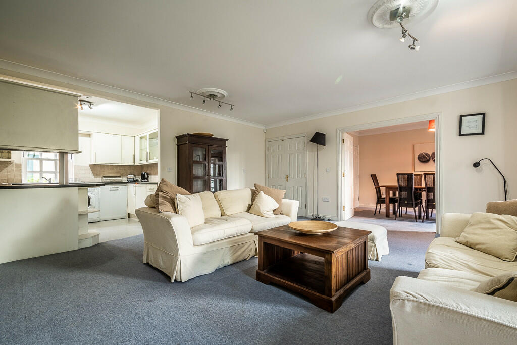 4 Prispen House -...