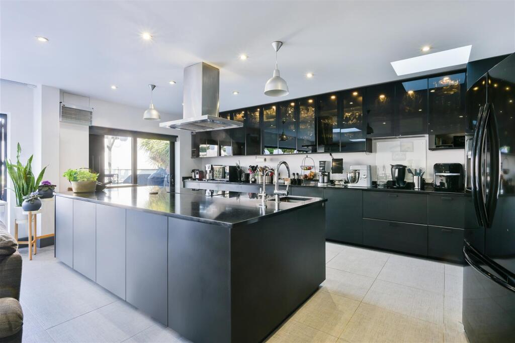 ASHCOMBE TERRACE, 12- (17).jpg