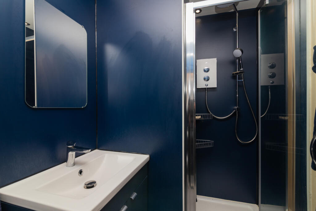 39 fischer gardens  Paisley  Pa1 2st L-10