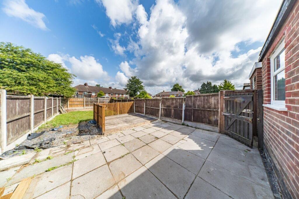 67 Mollington garden.jpg