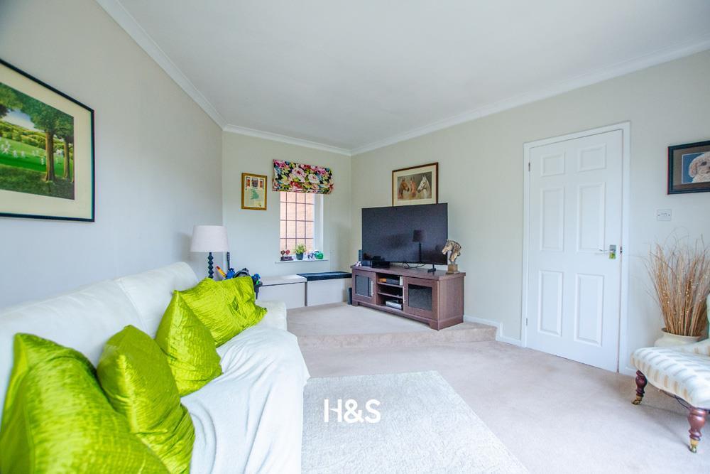 18 palmers close family room..jpg