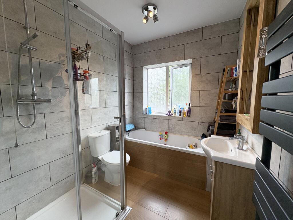 BATHROOM WITH SEPARATE