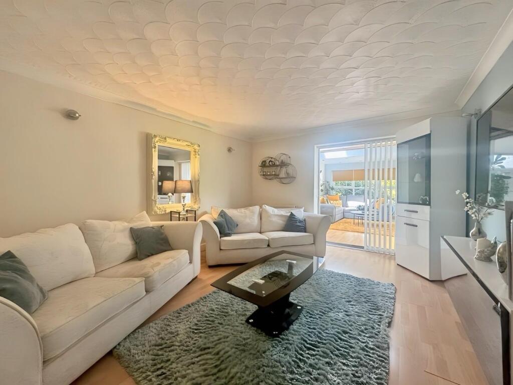 FAMILY ROOM.jpg