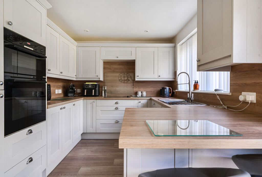 1319297-12-686baf...