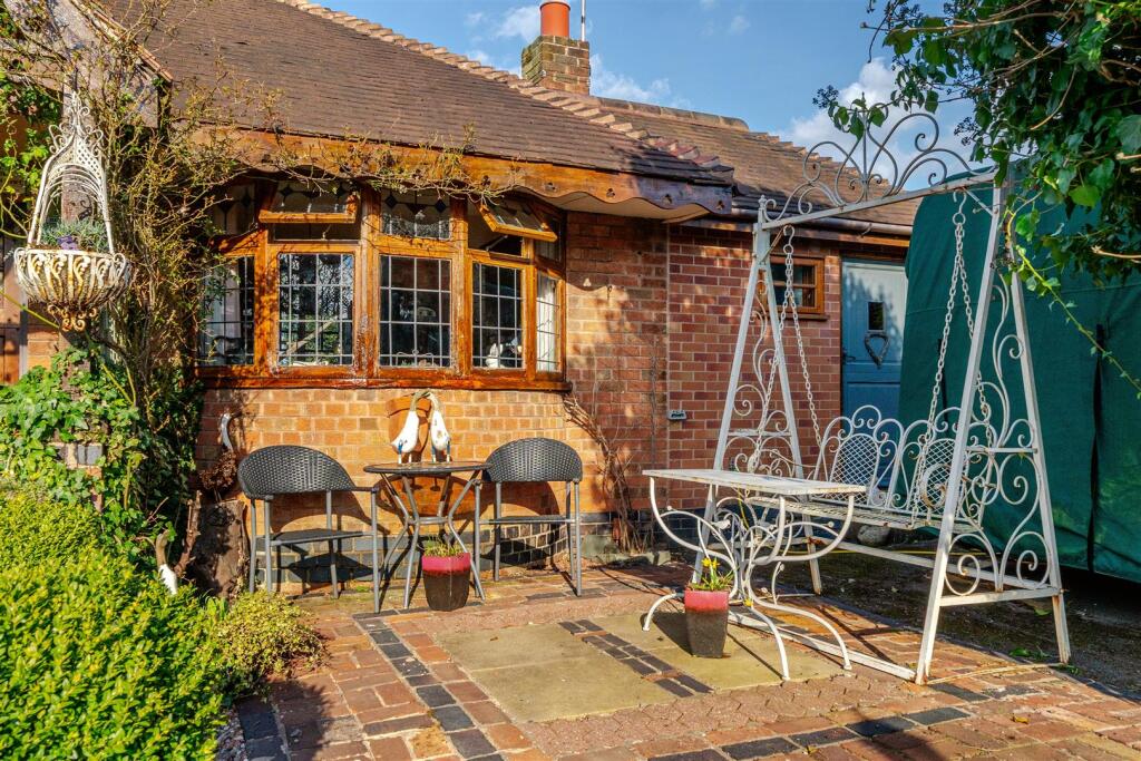 13 Carts Lane, Grendon