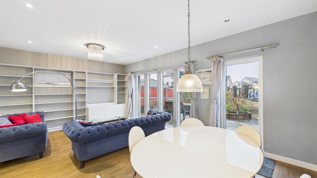 Open Plan Kitchen &amp; Living Area