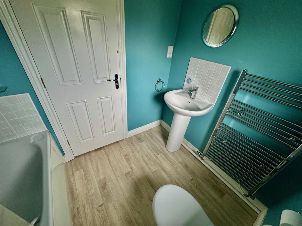 Bathroom 2.jpg