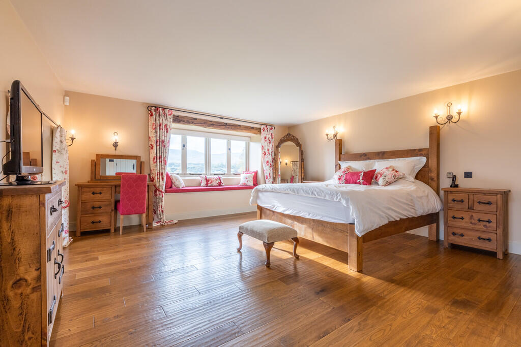 Master Bedroom wi...