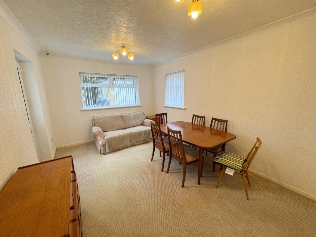 BEDROOM 2/ DINING ROOM