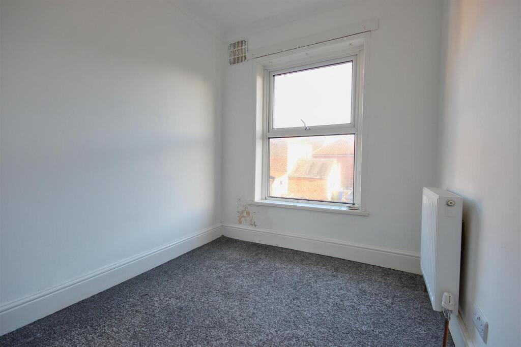 BEDROOM 3 (REAR)