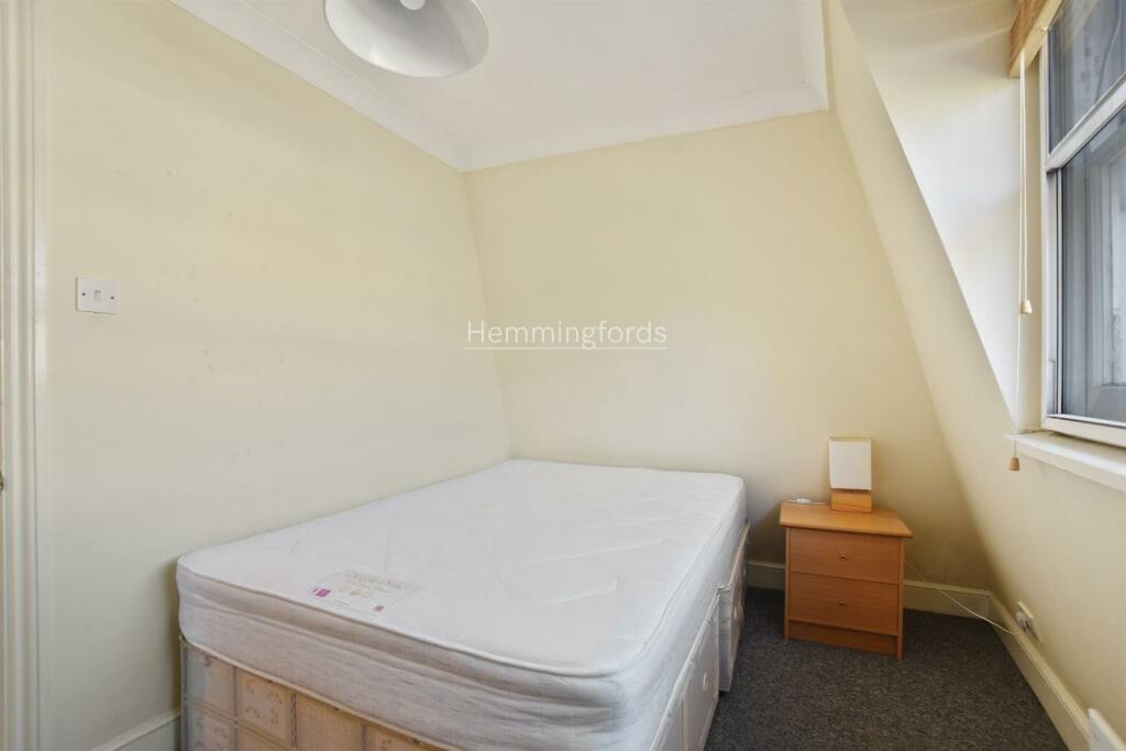 01-f74eGCHMF- Flat 3 128B Camden Road -Original (6