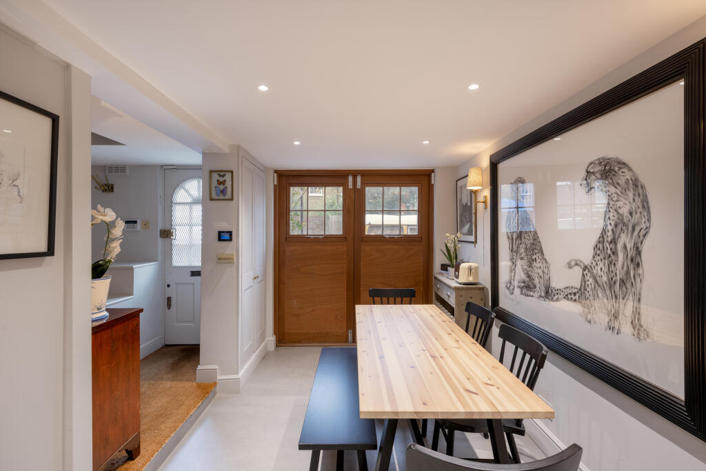 Private Realtor-23 Royal Crescent Mews-12_Lo