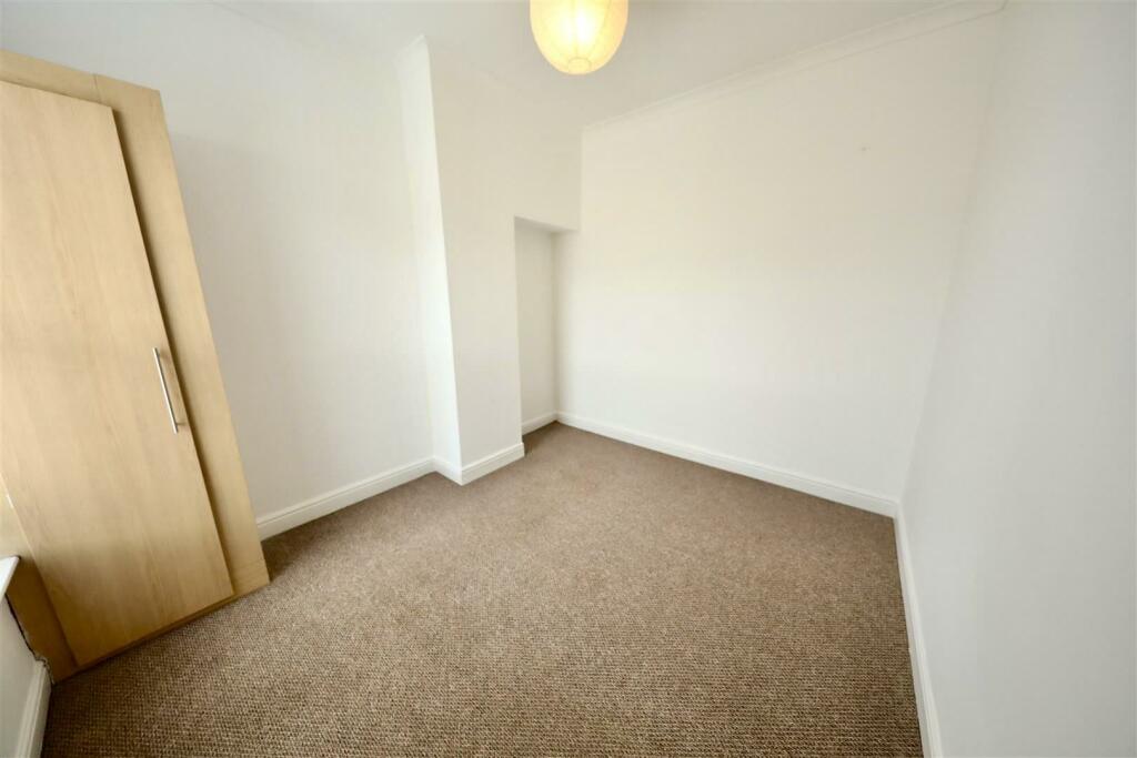 3 Beresford - Bed 2.jpg