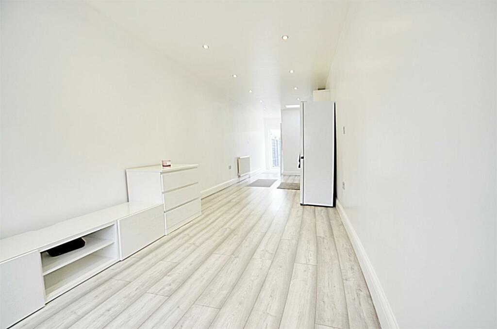 Annexe, Church Road (4).jpg