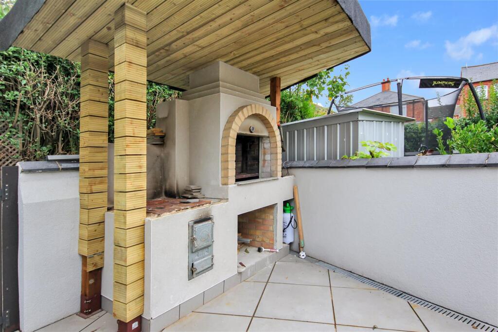 Pizza oven.JPG