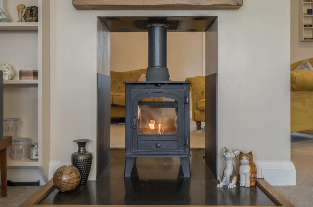 1295315-4-682dc53...