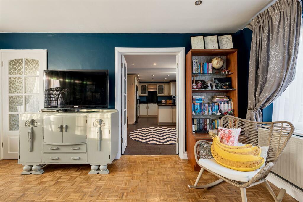 Richmond Avenue E4