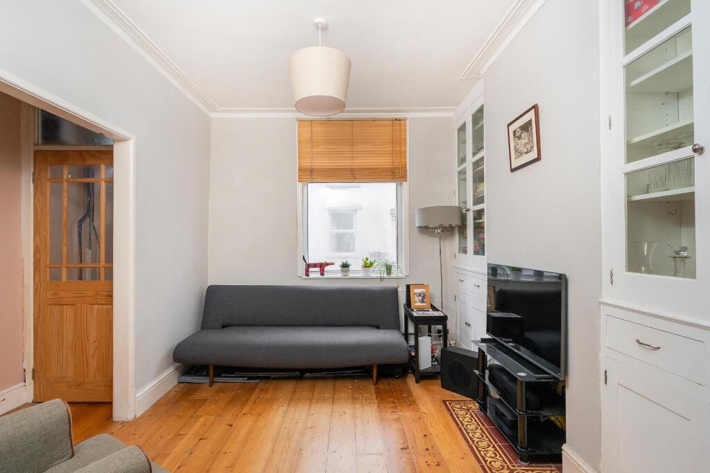 2K2WSSE - Living Room A.jpg